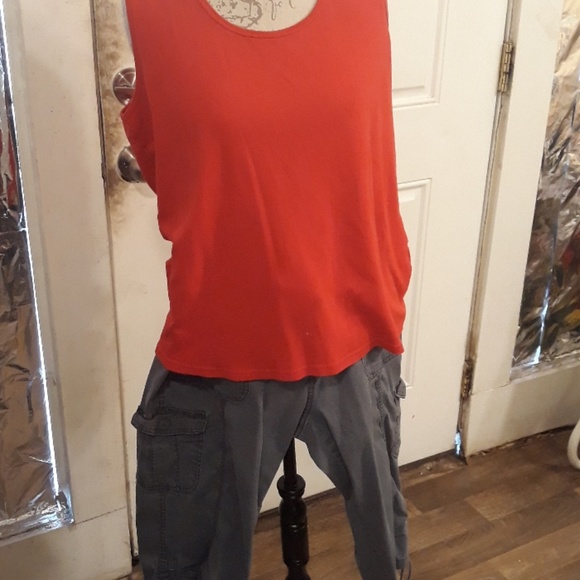 Sonoma Pants - Gray Capri red tank combo